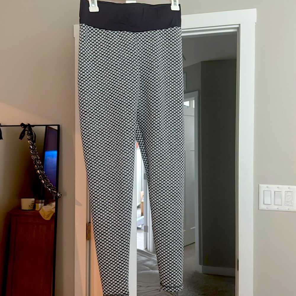 Boom booty spider leggings